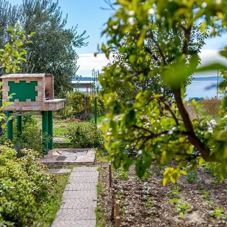 Semesterbostad House Zeljka *